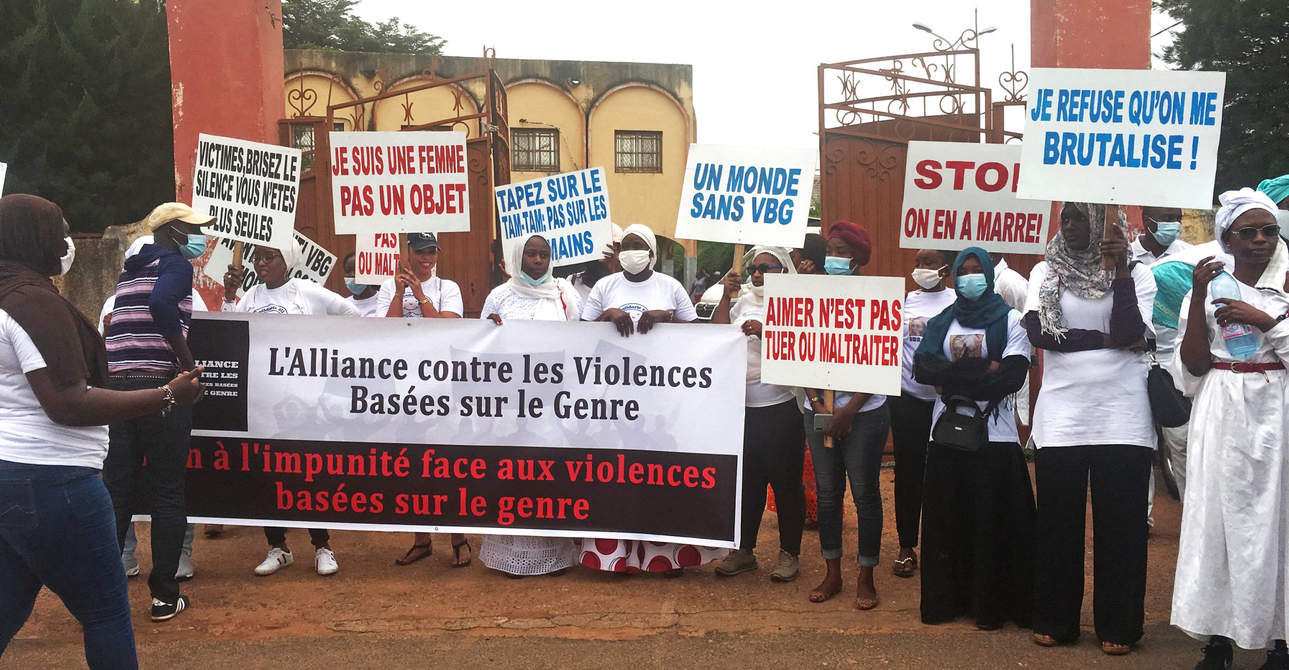 En Images, La Marche Blanche Contre Les Violences Basées Sur Le Genre